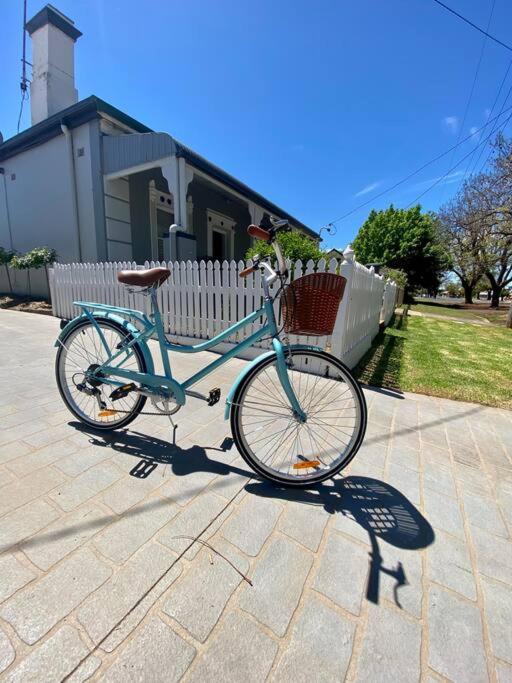 Macleay Cottage With Plunge Pool And Local Arts Dubbo Exterior photo
